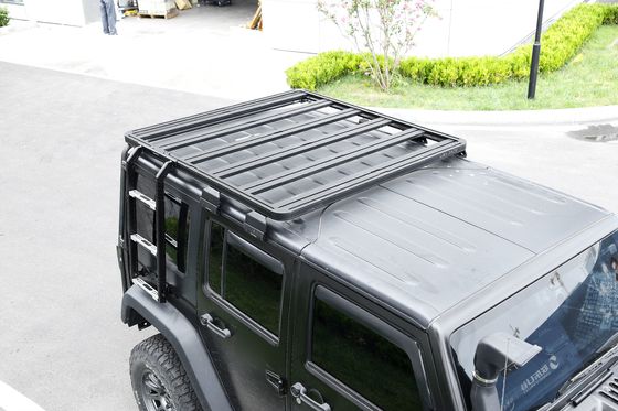オフロードアクセサリー 日産車両用の屋根ラックとサイドレッダーアウエンディング