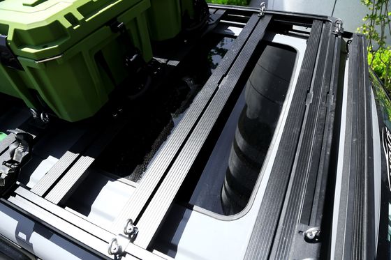 トヨタ・ヒルクスを4×4オフロード アルミ車屋根ラックシステムでアップグレード