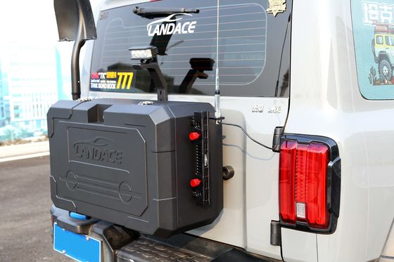 タンク300のフィープ収納箱 裏側ドア 外部 多機能アクセサリー