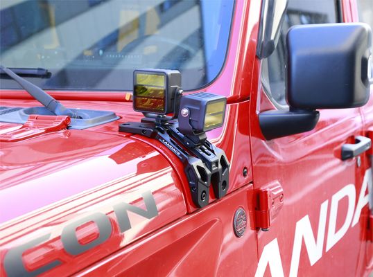 JEEP 2021- 耐久性アルミニウム合金で加工されたCNC加工されたWranglerライトマウントブレーケット