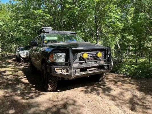 4x4 ドッジ・ラム 1500 フロントバンパー オームオフロード 4ランナーバンパー