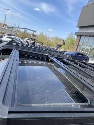 SUS304 トヨタ LC300 トップ・屋根プラットフォーム用のバックボーン・マウント・ユニバーサル・カー・屋根キャリア