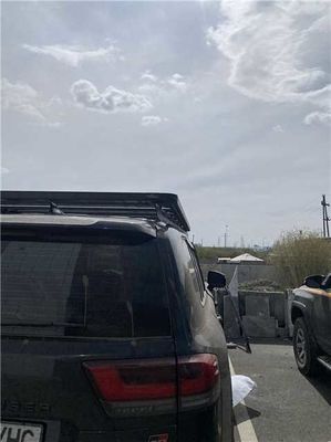 SUS304 トヨタ LC300 トップ・屋根プラットフォーム用のバックボーン・マウント・ユニバーサル・カー・屋根キャリア