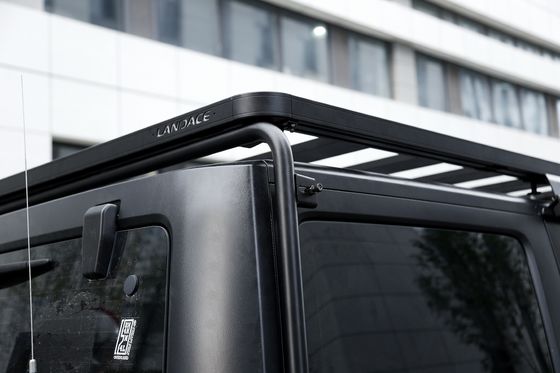 効率的にあなたのジープJKのストレージを拡大 黒い粉末で覆われた屋根ラックプラットフォーム