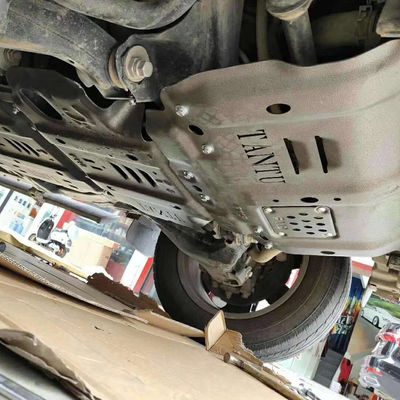 4x4 トヨタ・トゥンドラ スキッドプレート 黒色塗装 エンジン保護