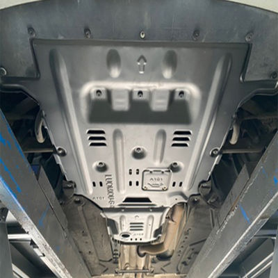 アルファ・ロメオ・ジウリア エンジン保護用黒色のマグネシウム・アルミニウム合金スキッドプレート