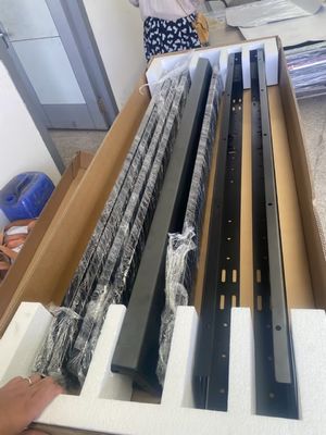 オーダーメイドのスリムラインII 屋根ラックキットで LC200 のオフロード能力を向上させてください