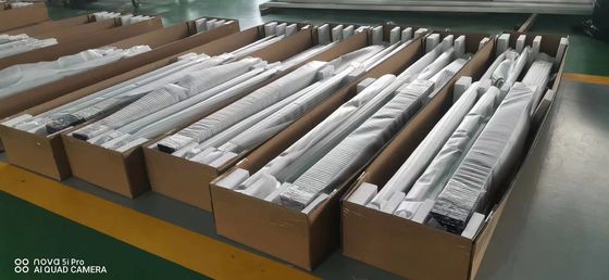 オーダーメイドのスリムラインII 屋根ラックキットで LC200 のオフロード能力を向上させてください