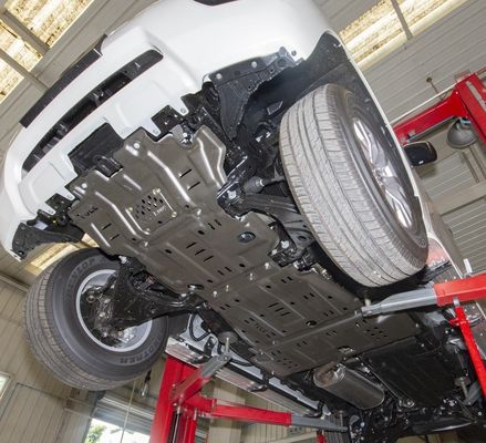 ニッサンパトロール Y62 燃料タンク スキッドプレート オフロード性能のための車体の下部保護
