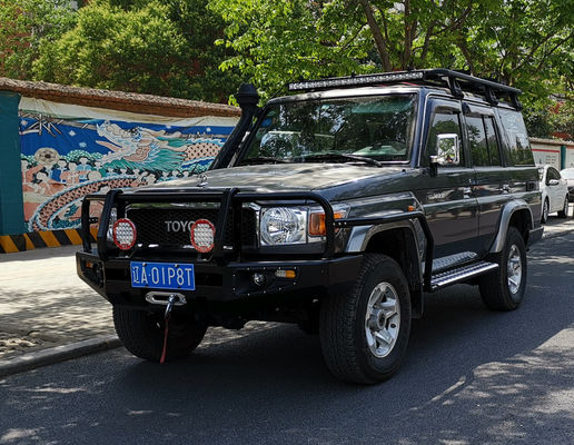 粉末で覆われたトヨタ LC79 バンパー バンパー 後部 バンパー