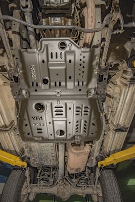 黒色4x4 外装用品 アルミ合金 ニッサンパトロール Y61 スキッドプレート エンジンガードプレート 底部保護