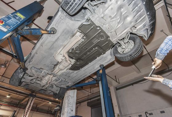 BMW 7 シリーズ スキッドプレートとラジエーター保護用の車両保護下