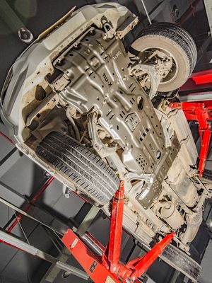 ISUZU MU-X と D-MAX アクセサリー エンジントランスミッションの転送ケースのためのOEM スキッドプレート