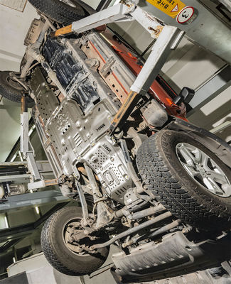 JEEP Wrangler スキッドプレート マグナリウム・シャシー・ガードでボディの下部を保護