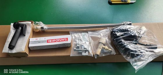 高4WD黒色粉末コーティング アルミ キャンピング用道路シャワーOEMサービス受付