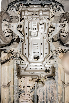 トヨタ・プラド 120用の原始の車穴設置 フロントエンジンベース スキッドプレート