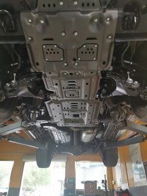 トヨタ・ランドクルーザー LC100 グレー用の前エンジンベース スキッドプレートエンジンギアボックスガード