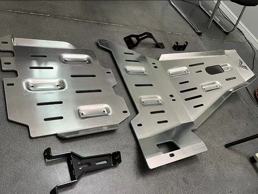 Wrangler JK JL オフロード 4X4 アクセサリー用のエンジンカバーの下の銀アルミニウム合金